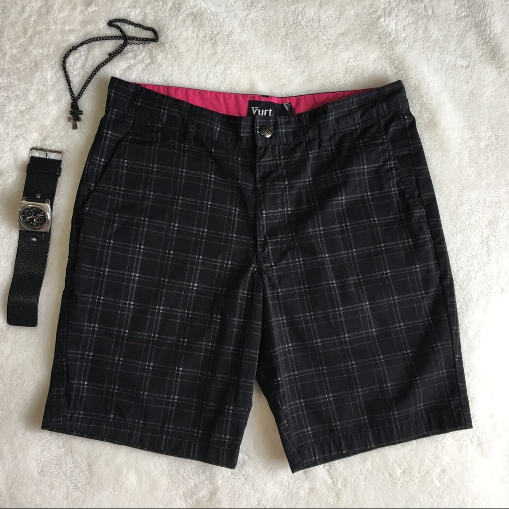 x3HP!🍒{VURT} Men’s Fuchsia Plaid Skater Shorts
